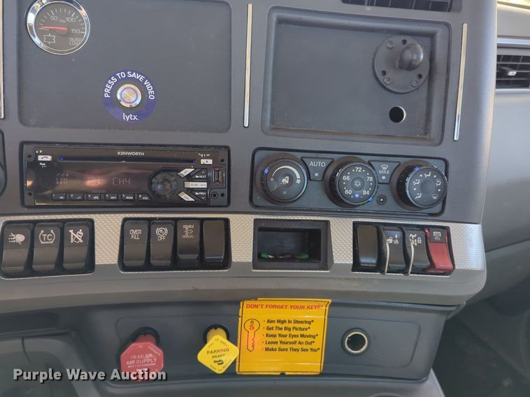 image for item NZ9272 2020 Kenworth T680 semi truck