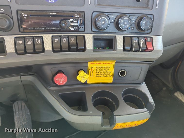 image for item NZ9272 2020 Kenworth T680 semi truck