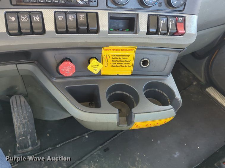 image for item NZ9272 2020 Kenworth T680 semi truck