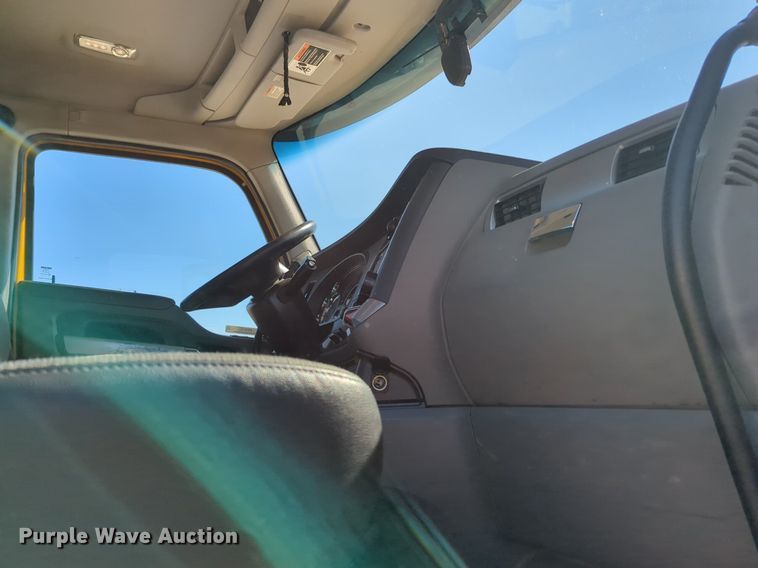 image for item NZ9272 2020 Kenworth T680 semi truck