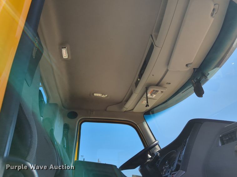 image for item NZ9272 2020 Kenworth T680 semi truck