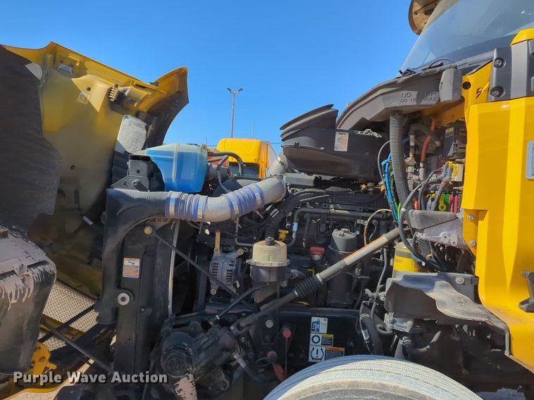 image for item NZ9272 2020 Kenworth T680 semi truck