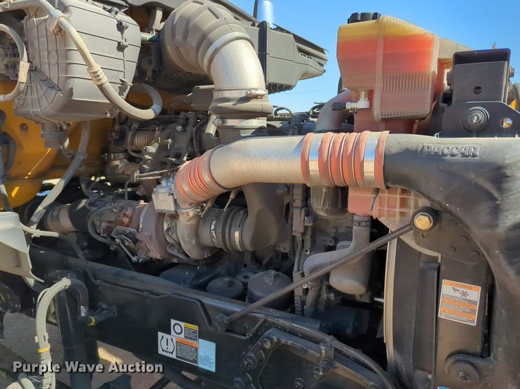 image for item NZ9272 2020 Kenworth T680 semi truck