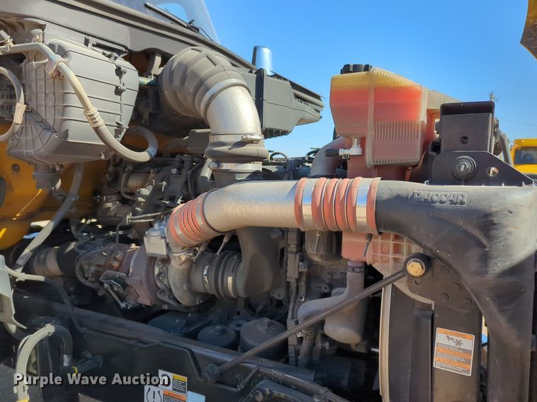 image for item NZ9272 2020 Kenworth T680 semi truck