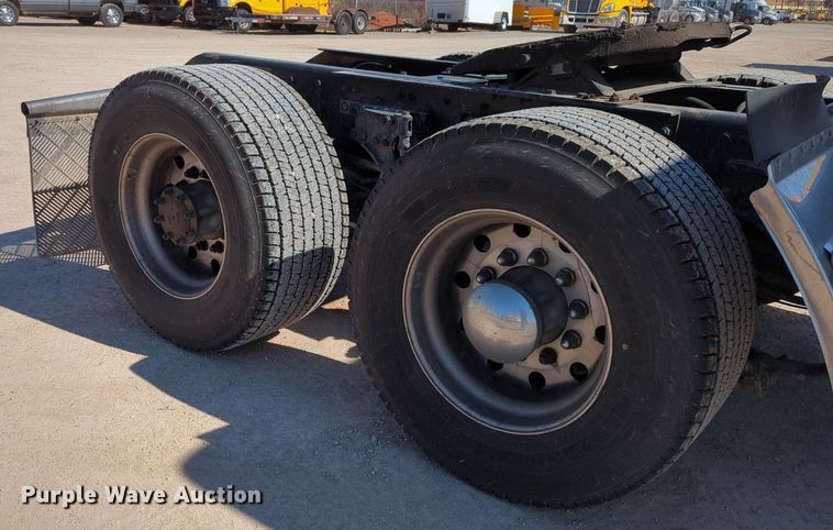 image for item NZ9272 2020 Kenworth T680 semi truck