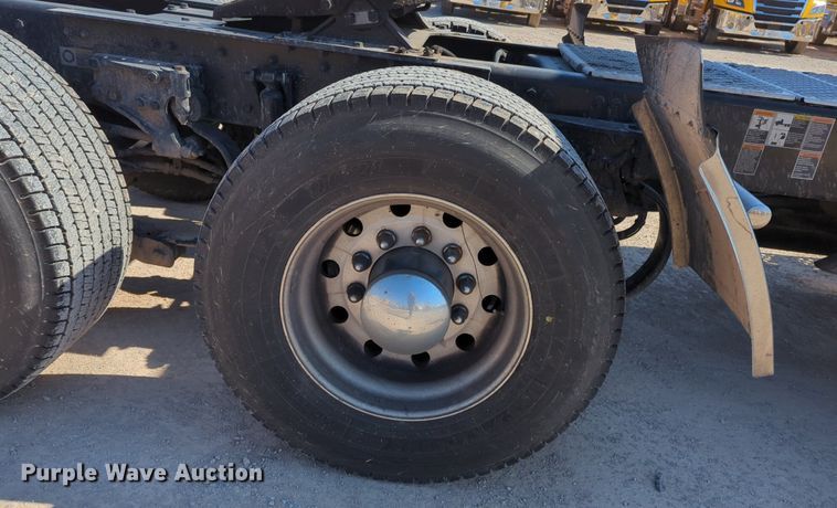 image for item NZ9272 2020 Kenworth T680 semi truck