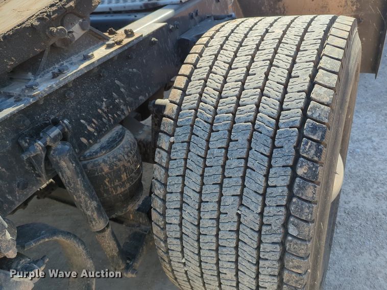 image for item NZ9272 2020 Kenworth T680 semi truck