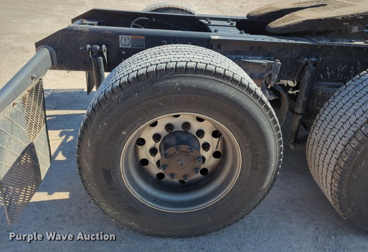 image for item NZ9272 2020 Kenworth T680 semi truck