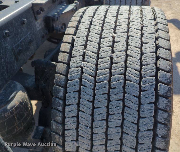 image for item NZ9272 2020 Kenworth T680 semi truck