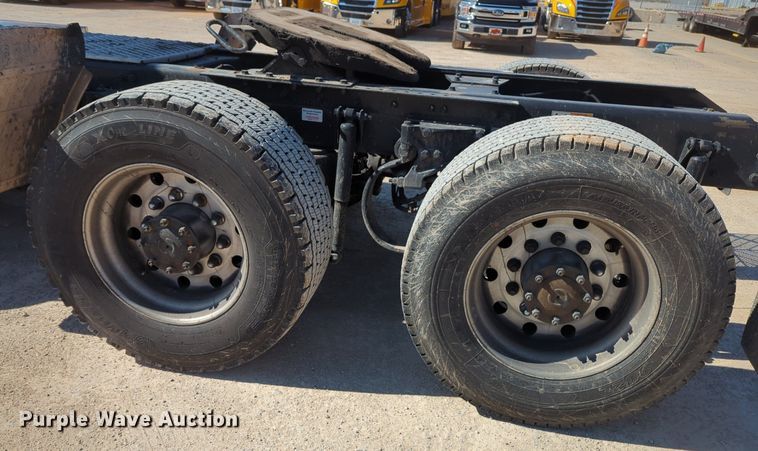 image for item NZ9272 2020 Kenworth T680 semi truck