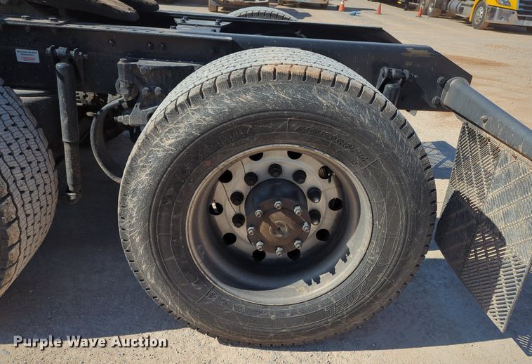 image for item NZ9272 2020 Kenworth T680 semi truck