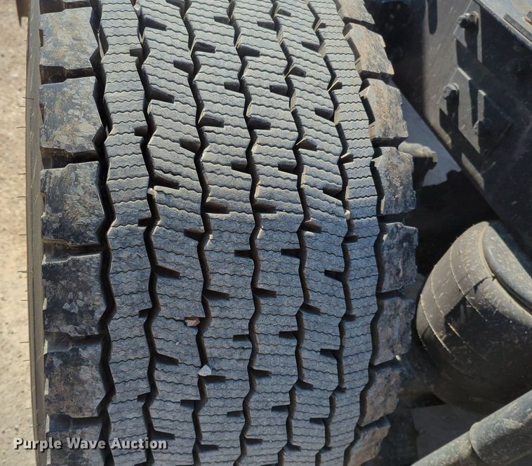 image for item NZ9272 2020 Kenworth T680 semi truck