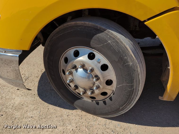 image for item NZ9272 2020 Kenworth T680 semi truck