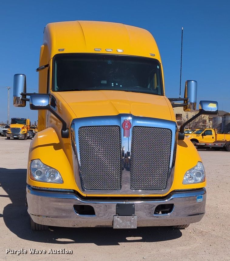 image for item NZ9280 2020 Kenworth T680 semi truck