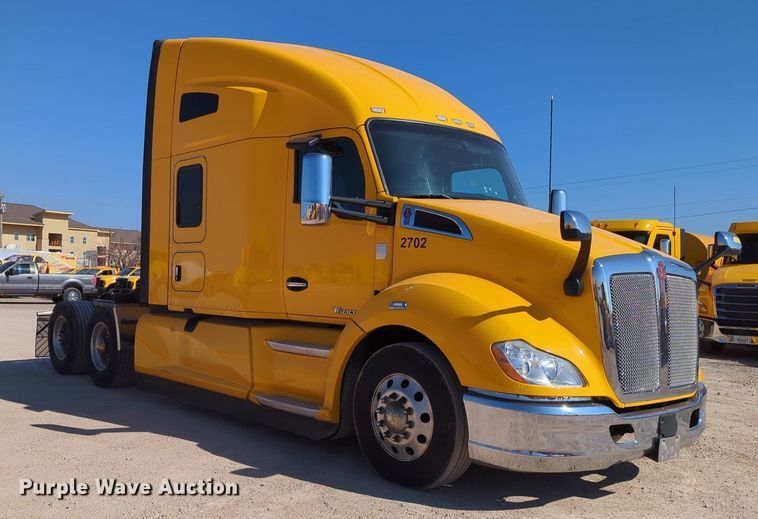 image for item NZ9280 2020 Kenworth T680 semi truck