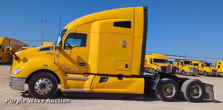 image for item NZ9280 2020 Kenworth T680 semi truck
