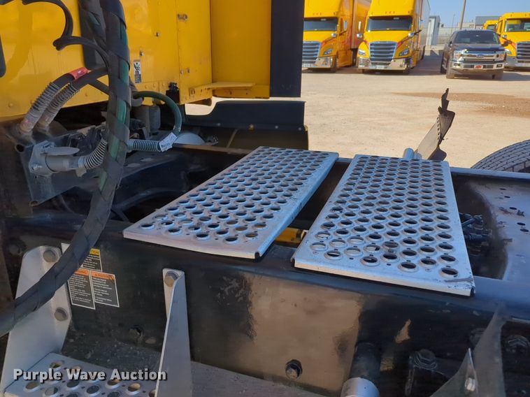 image for item NZ9280 2020 Kenworth T680 semi truck