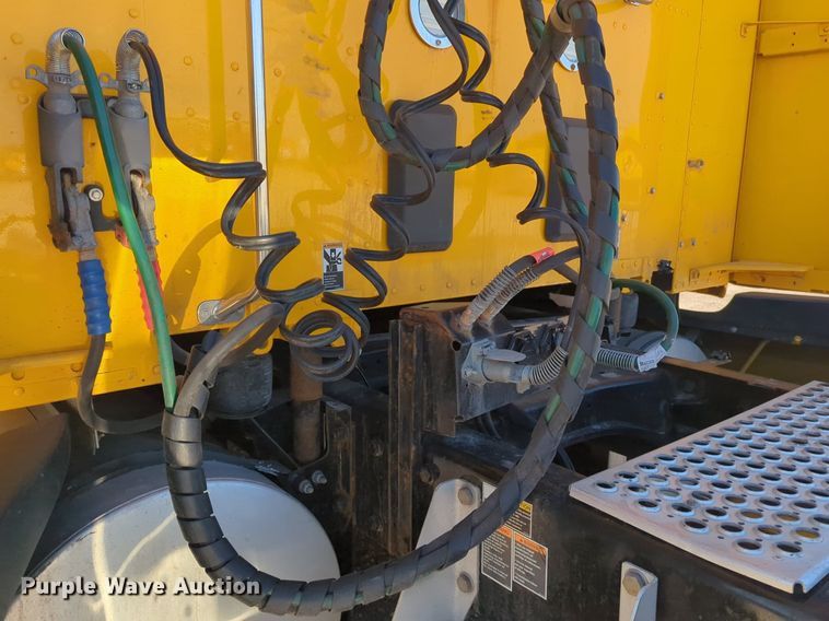 image for item NZ9280 2020 Kenworth T680 semi truck