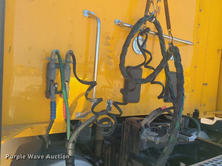 image for item NZ9280 2020 Kenworth T680 semi truck