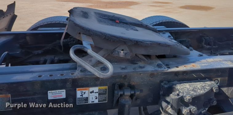 image for item NZ9280 2020 Kenworth T680 semi truck