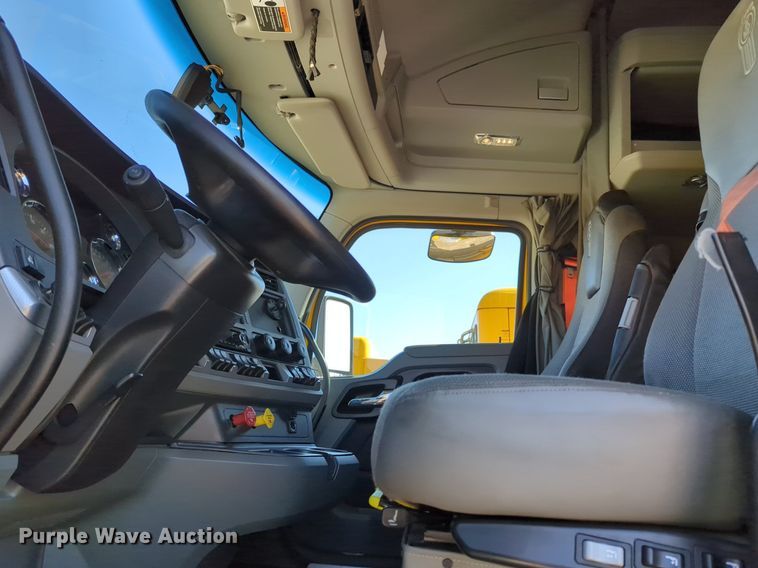 image for item NZ9280 2020 Kenworth T680 semi truck