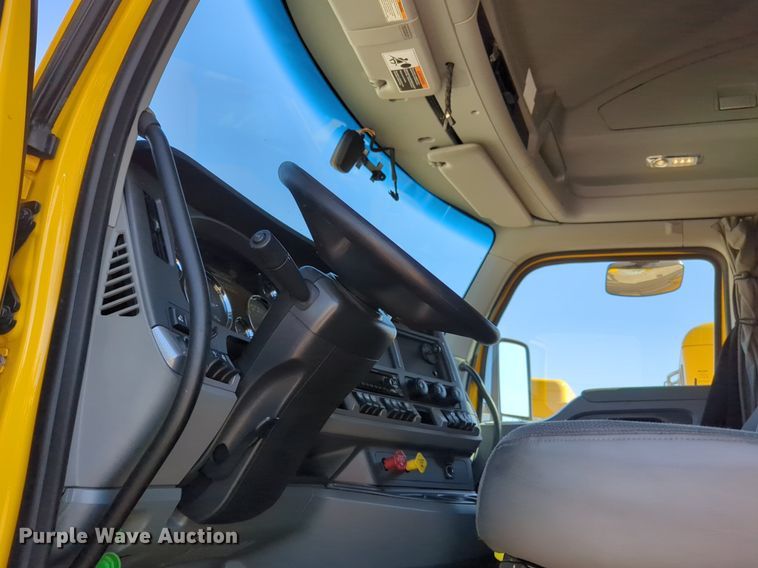 image for item NZ9280 2020 Kenworth T680 semi truck