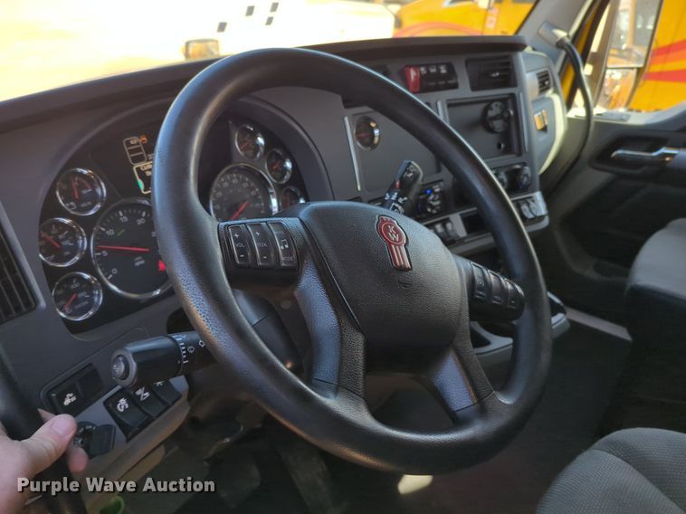 image for item NZ9280 2020 Kenworth T680 semi truck