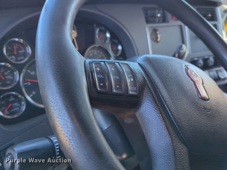 image for item NZ9280 2020 Kenworth T680 semi truck