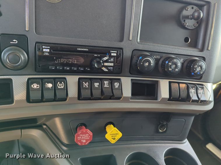 image for item NZ9280 2020 Kenworth T680 semi truck