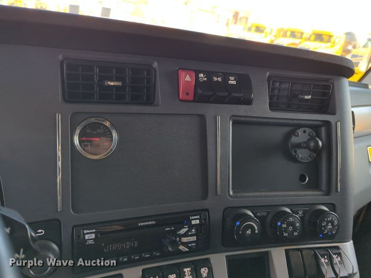 image for item NZ9280 2020 Kenworth T680 semi truck