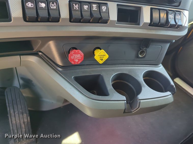 image for item NZ9280 2020 Kenworth T680 semi truck