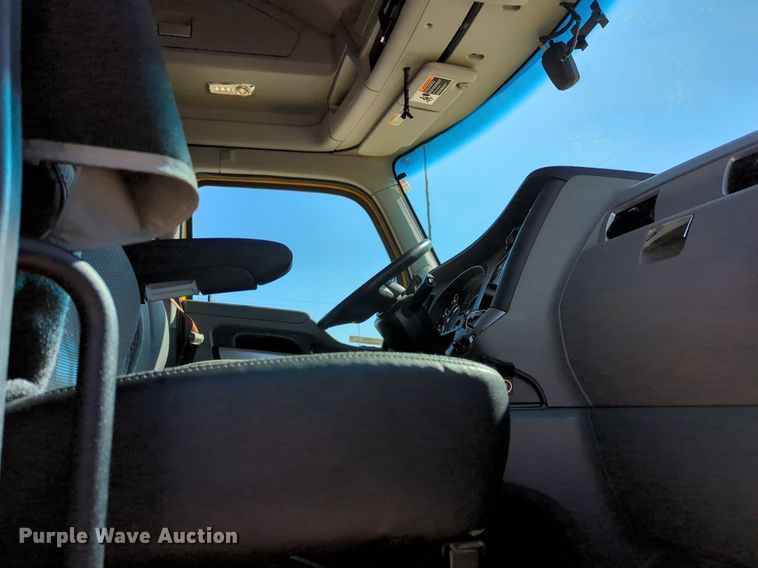 image for item NZ9280 2020 Kenworth T680 semi truck