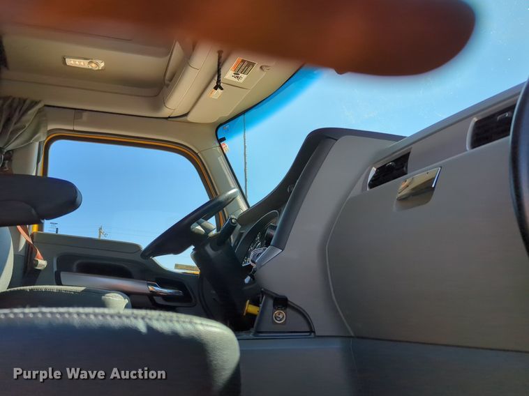 image for item NZ9280 2020 Kenworth T680 semi truck