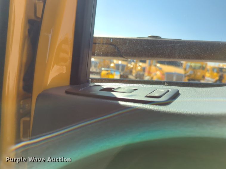 image for item NZ9280 2020 Kenworth T680 semi truck