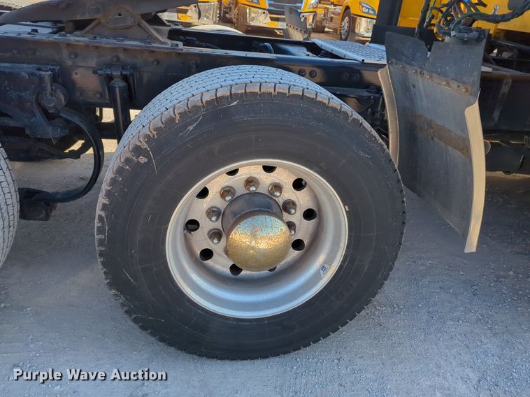 image for item NZ9280 2020 Kenworth T680 semi truck