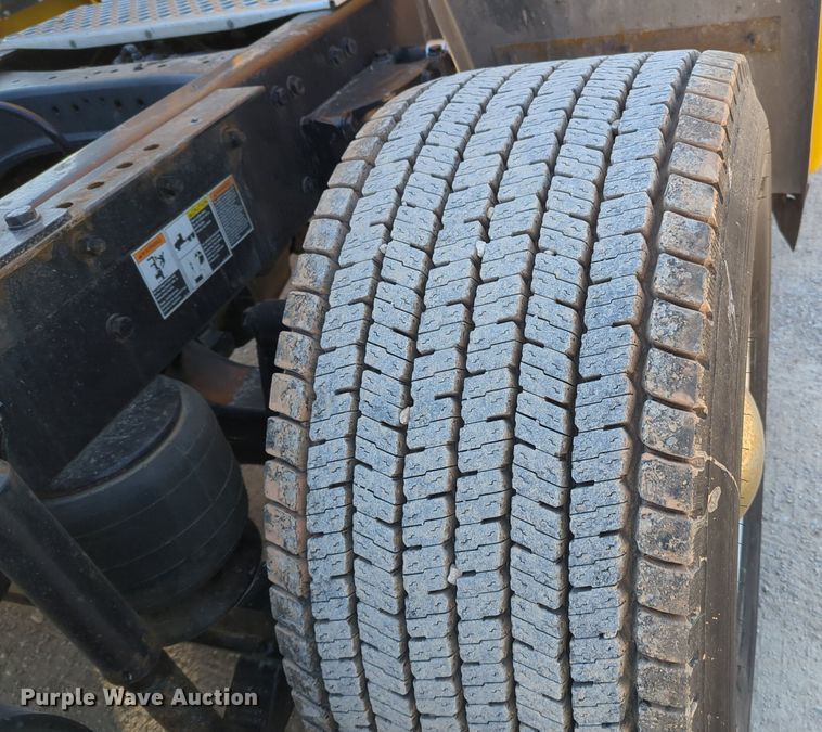 image for item NZ9280 2020 Kenworth T680 semi truck