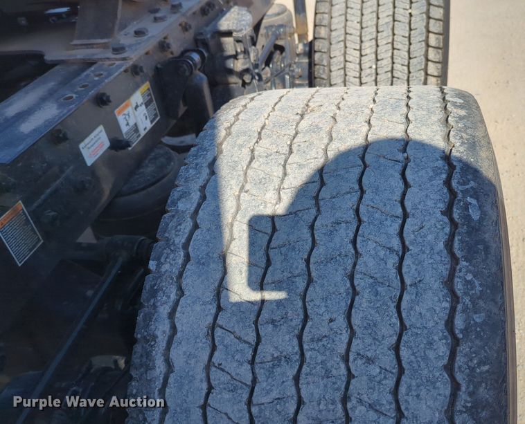 image for item NZ9280 2020 Kenworth T680 semi truck