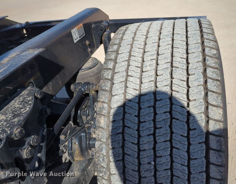 image for item NZ9280 2020 Kenworth T680 semi truck