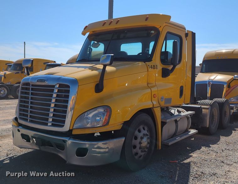 image for item NZ9281 2018 Freightliner  Cascadia 125 semi truck