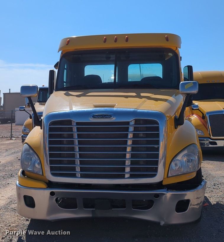 image for item NZ9281 2018 Freightliner  Cascadia 125 semi truck