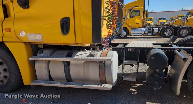 image for item NZ9281 2018 Freightliner  Cascadia 125 semi truck