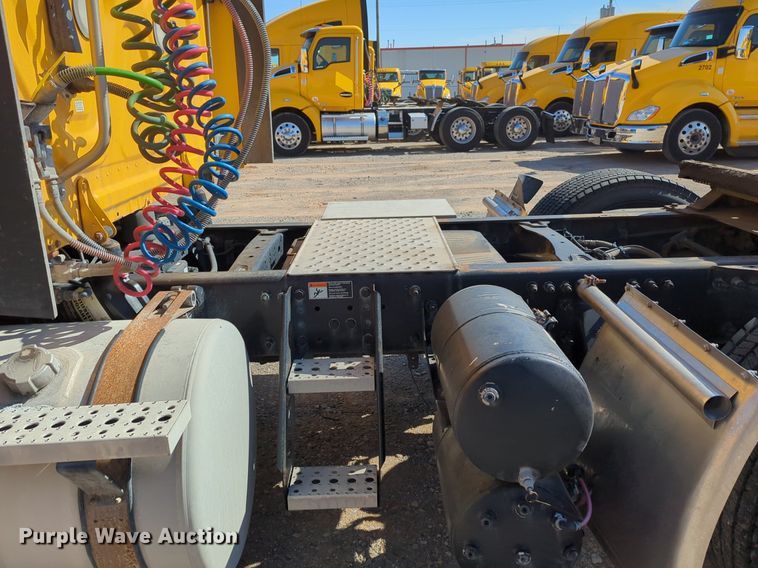 image for item NZ9281 2018 Freightliner  Cascadia 125 semi truck