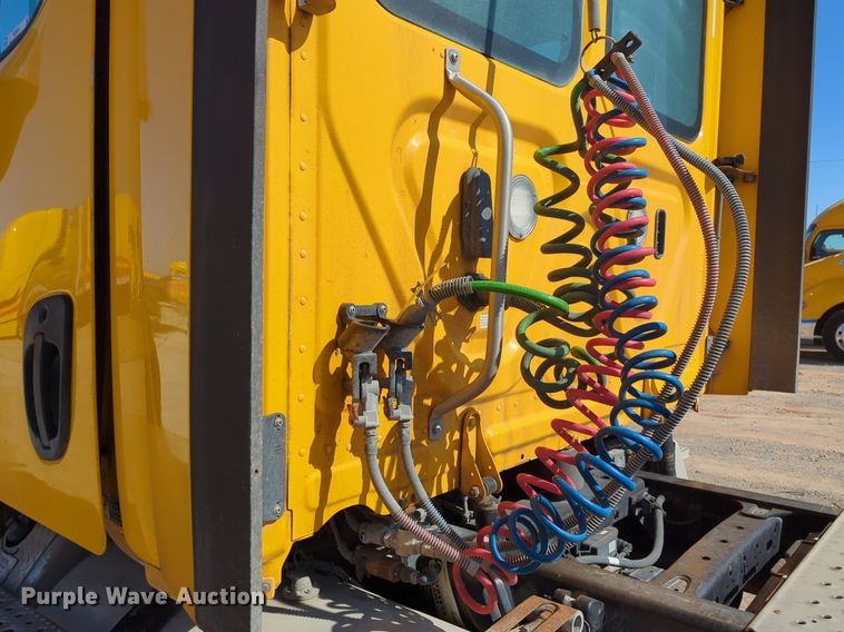 image for item NZ9281 2018 Freightliner  Cascadia 125 semi truck