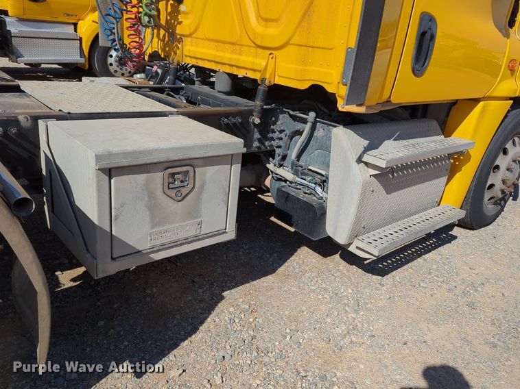 image for item NZ9281 2018 Freightliner  Cascadia 125 semi truck