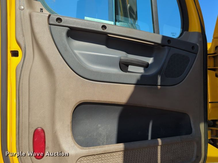 image for item NZ9281 2018 Freightliner  Cascadia 125 semi truck