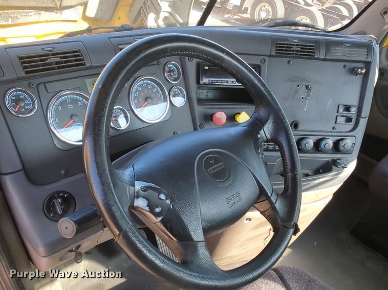 image for item NZ9281 2018 Freightliner  Cascadia 125 semi truck