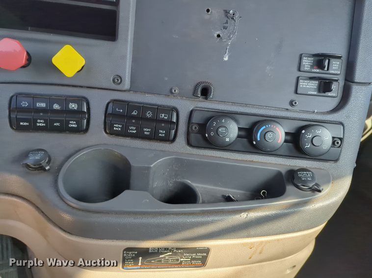 image for item NZ9281 2018 Freightliner  Cascadia 125 semi truck