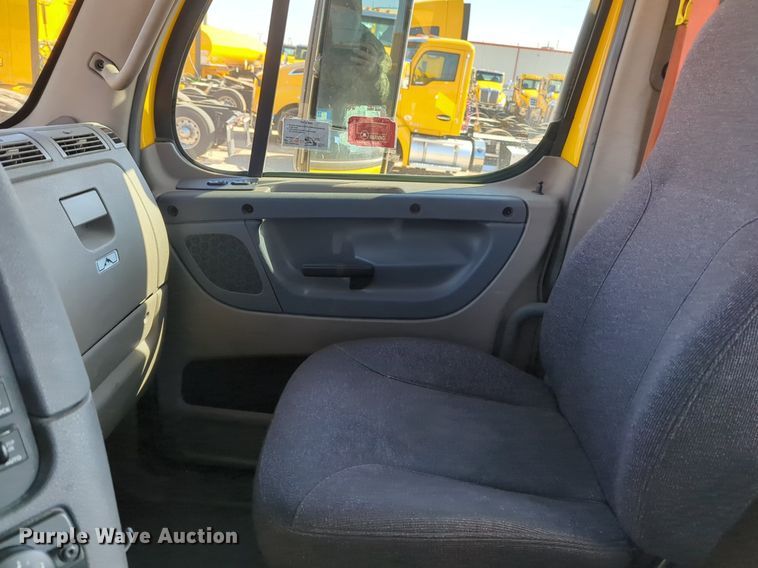 image for item NZ9281 2018 Freightliner  Cascadia 125 semi truck