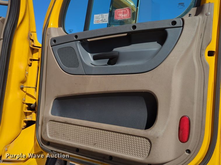 image for item NZ9281 2018 Freightliner  Cascadia 125 semi truck