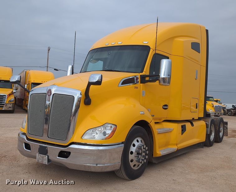 image for item NZ9282 2020 Kenworth  T680 semi truck